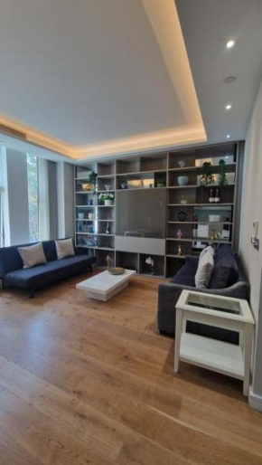 Central Leicester Square Modern Chic Sleeps 5